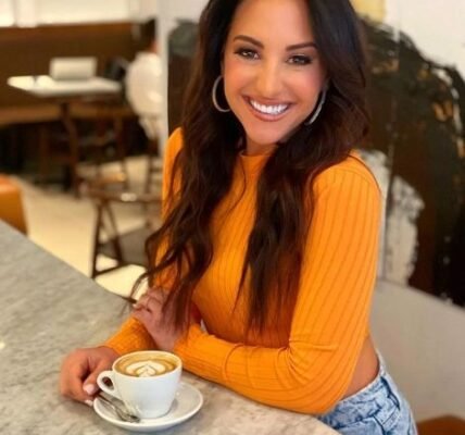 Emily Compagno Salary