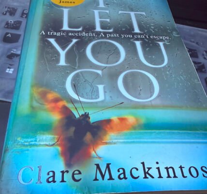 Clare Mackintosh: Biography & Review of I Let You Go